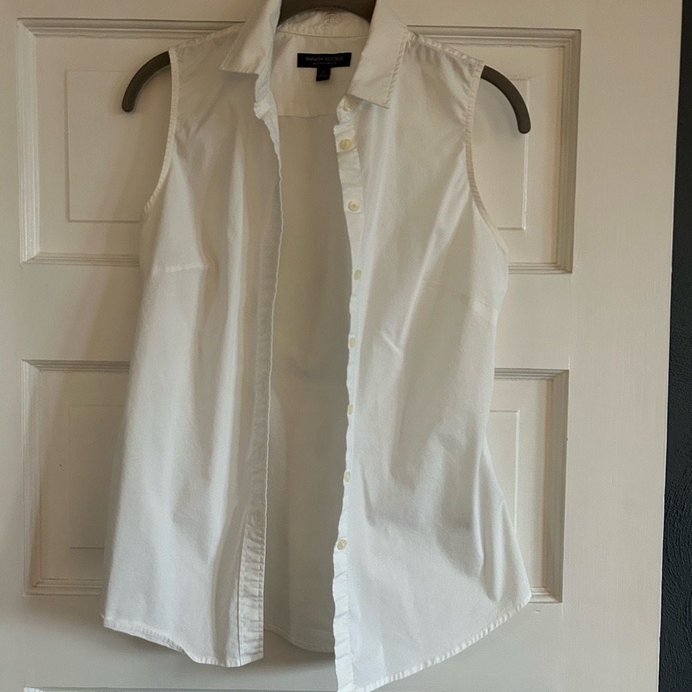 Banana Republic White Sleeveless Button-Up Shirt